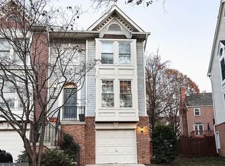 3909 Maximilian Ct, Fairfax, VA 22033