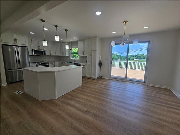 5th image of 965 Hill Dr