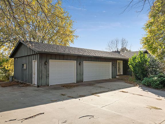 3rd image of 128 5th Ave NE