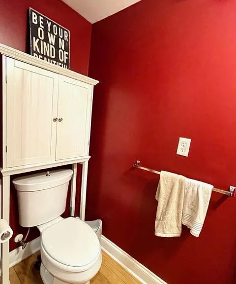 2433 Foster Ave — Photo 17