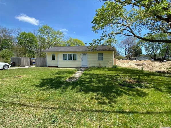 627 Post Avenue, Bellport, NY 11713