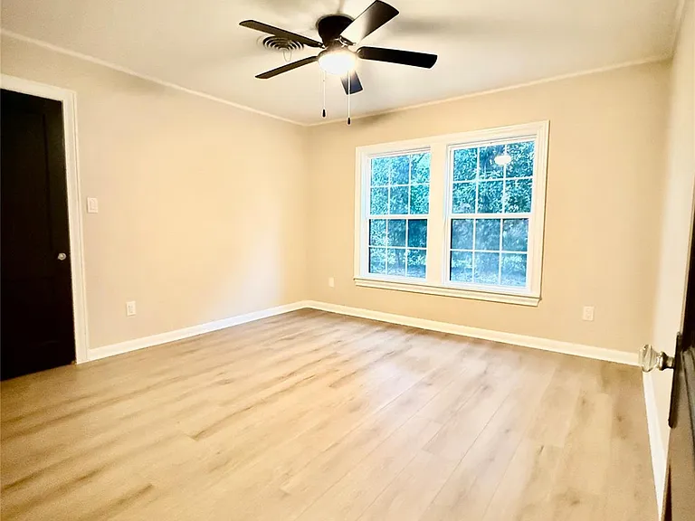 300 Dunnam Ave — Photo 23