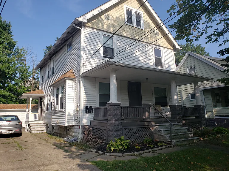 1602 Hopkins Ave — Photo 2