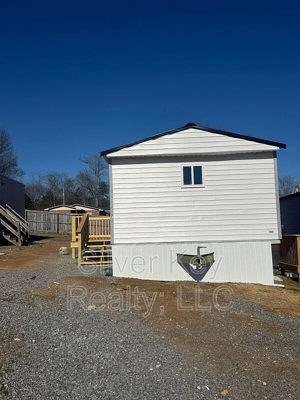 2 bed, 1.0 bath, $925 — Photo 2
