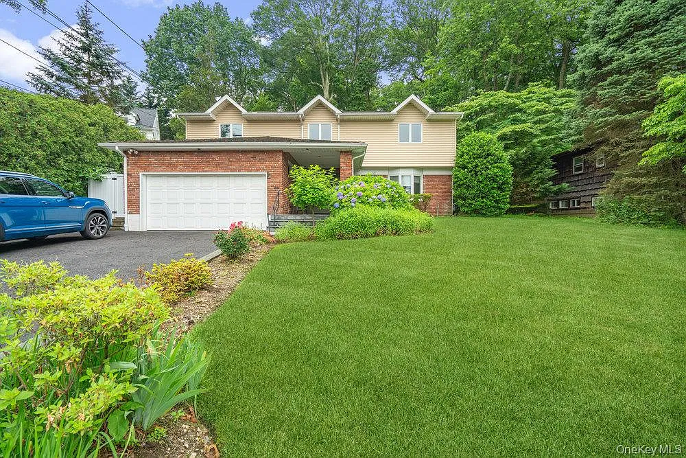 4 bed, 3.5 bath, 2158 sqft, $7,200 — Photo 1