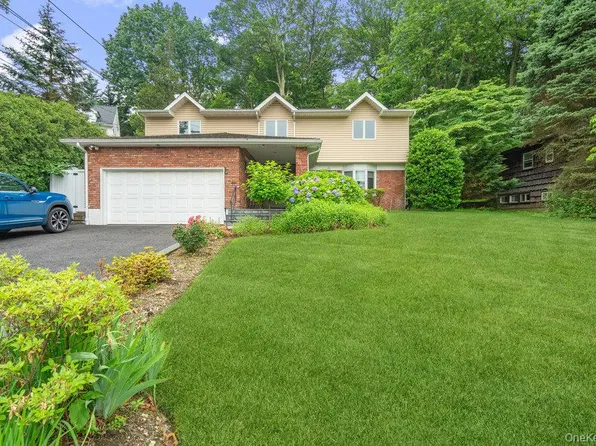 44 Sandy Hollow Rd, Port Washington, NY 11050