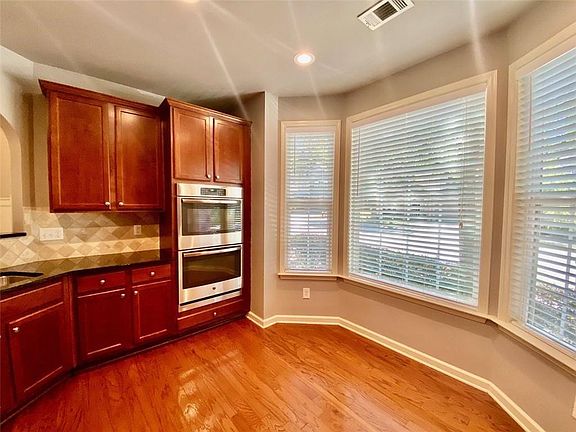 4th image of 3322 Castleberry Village Dr