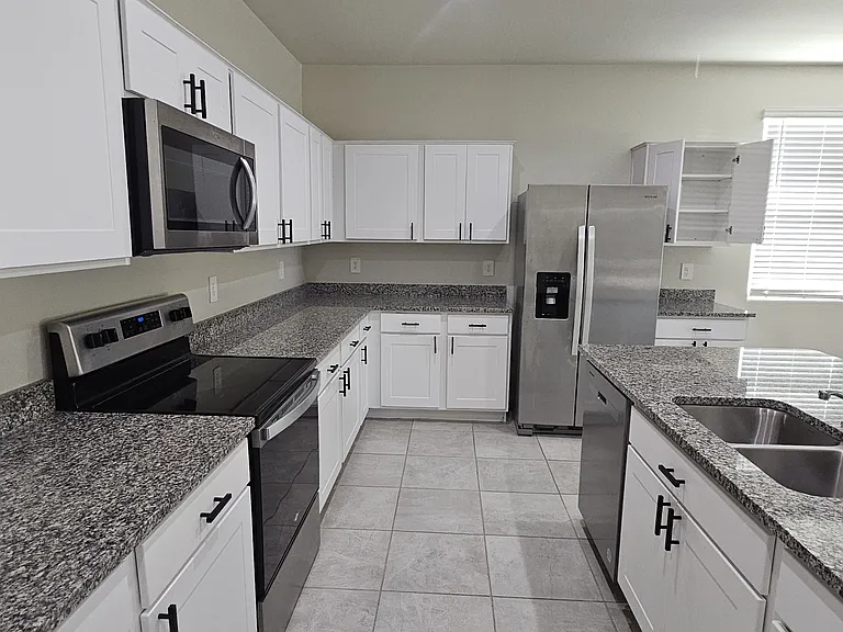 35963 W San Alvarez Ave — Photo 5