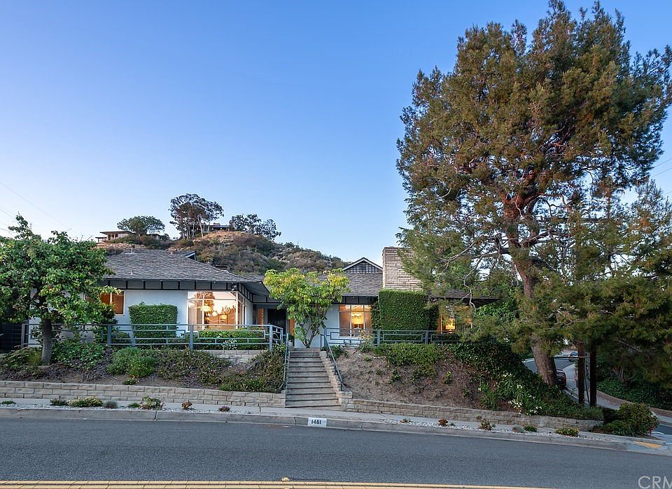 1st image of 1461 E Glenoaks Blvd