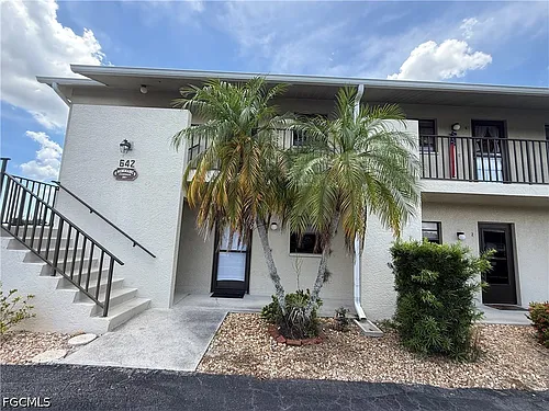 642 SE 13th Pl #5 Photo 1