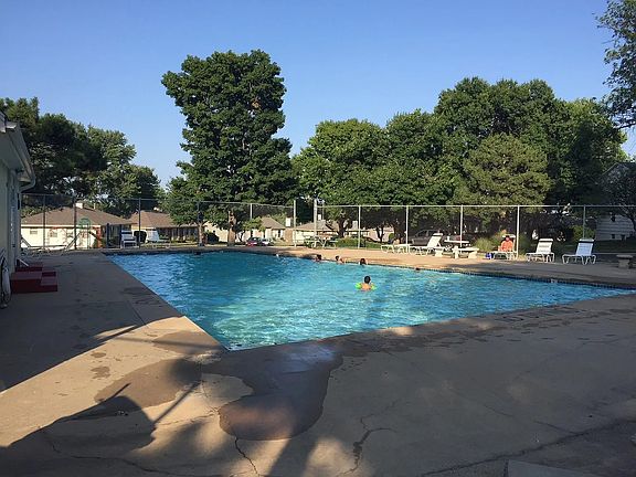 4th image of 9401 Nieman Rd APT 3