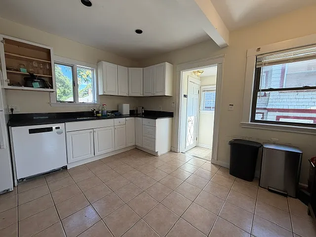 5 bed, 9999 sqft, $10,500 — Photo 2