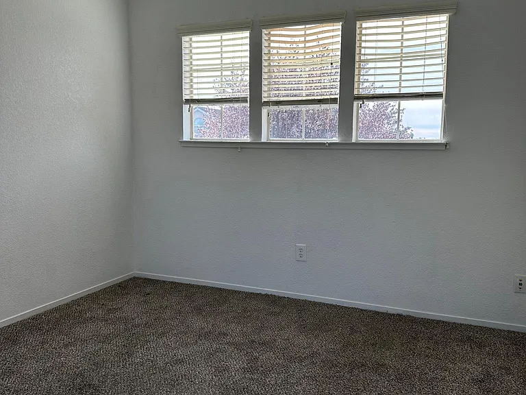 418 Kinsmill Ct — Photo 33