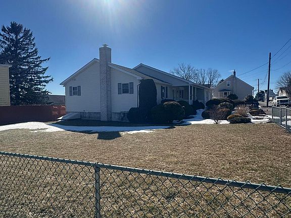 4th image of 808 E 3rd St