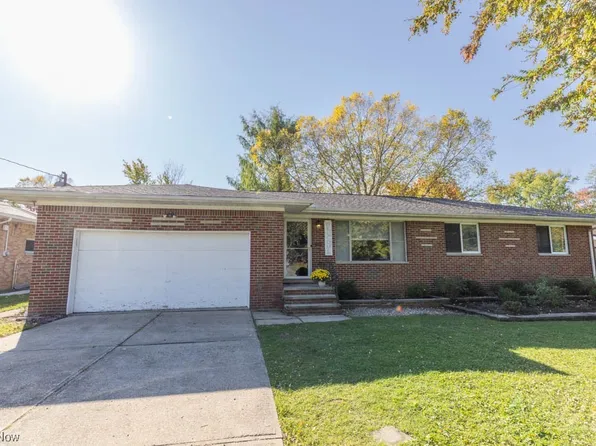 18695 Bonnie Ln, Strongsville, OH 44136