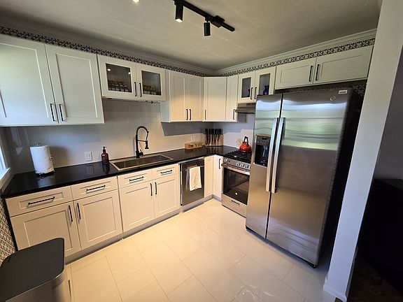 5th image of 2617 E 4th St