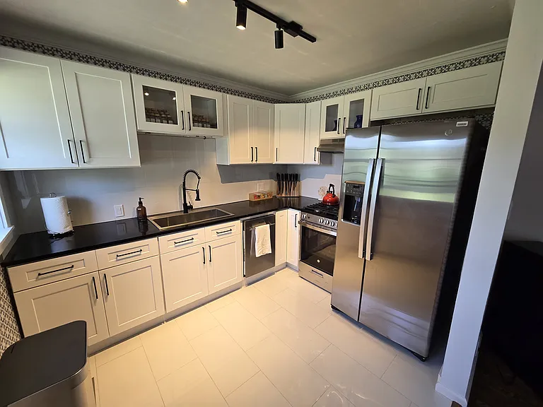2617 E 4th St — Photo 5