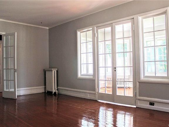 4th image of 185 Parkside Ave