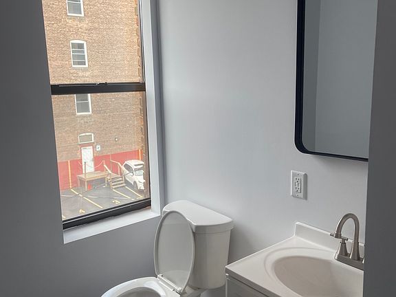 5th image of 17 Spring St APT 3