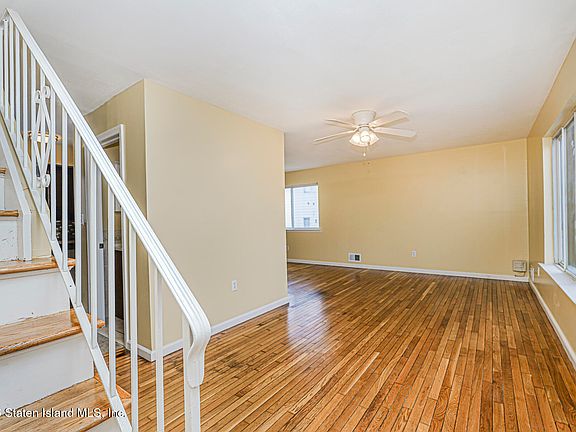3rd image of 514 Riga St