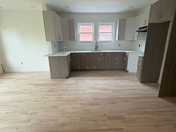 2nd image of 207-209 Hansbury Ave #2
