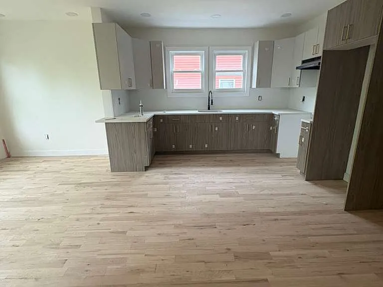 207-209 Hansbury Ave #2 — Photo 2