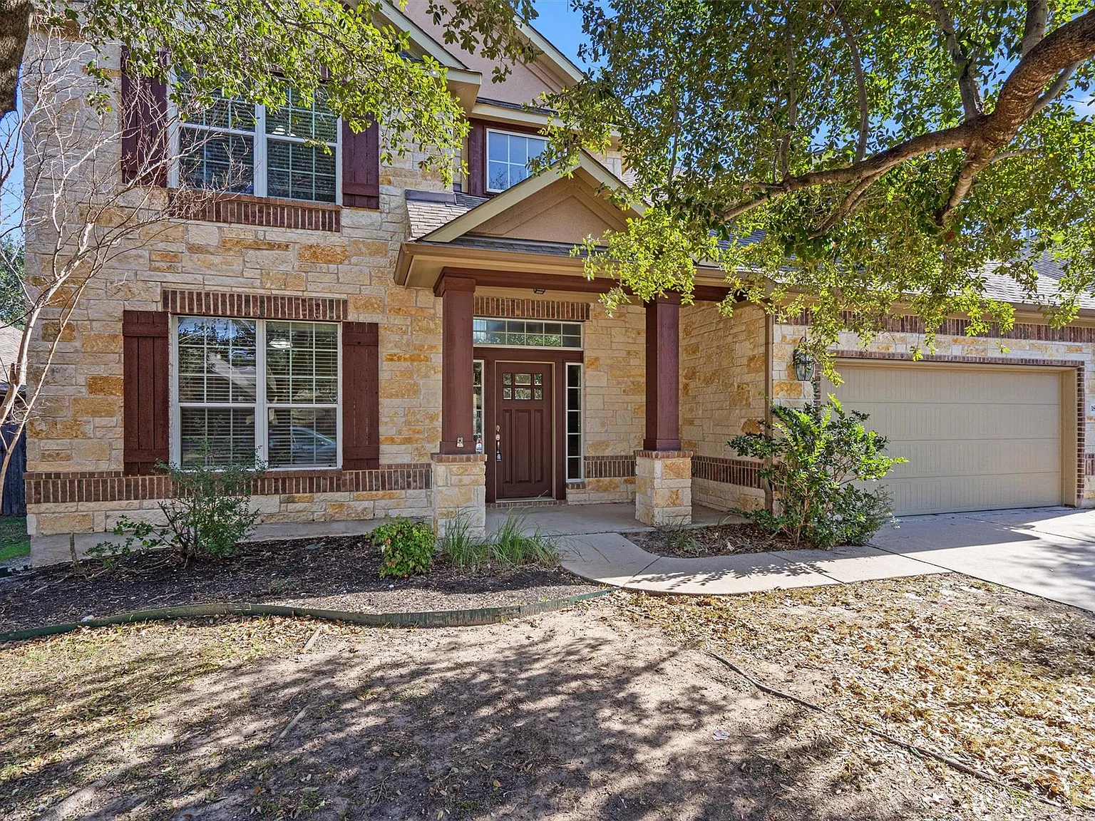 5 bed, 3.5 bath, 3918 sqft, $4,495 — Photo 2