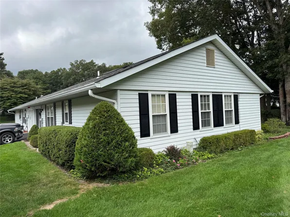 354 Woodbridge Drive #A, Ridge, NY 11961