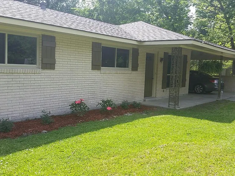 5574 Houston Dr — Photo 1