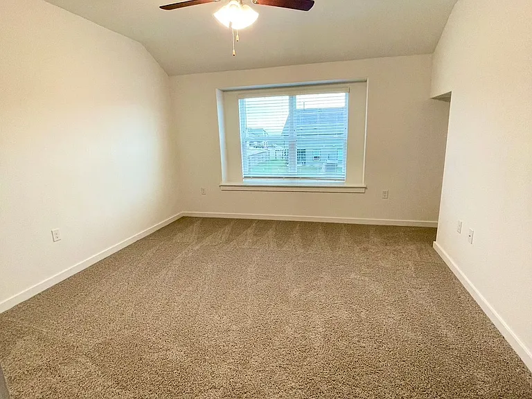 7200 Grenadine Bloom Bnd — Photo 9