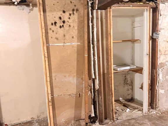 4th image of 159 Stewart Avenue