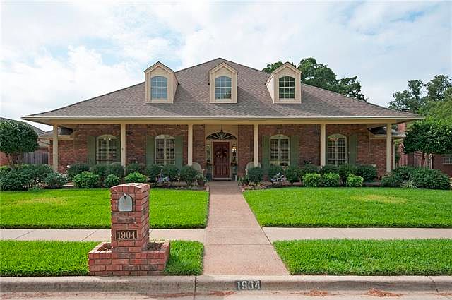 1st image of 1904 Coventry Dr