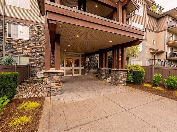 2nd image of 2581 Langdon St #308
