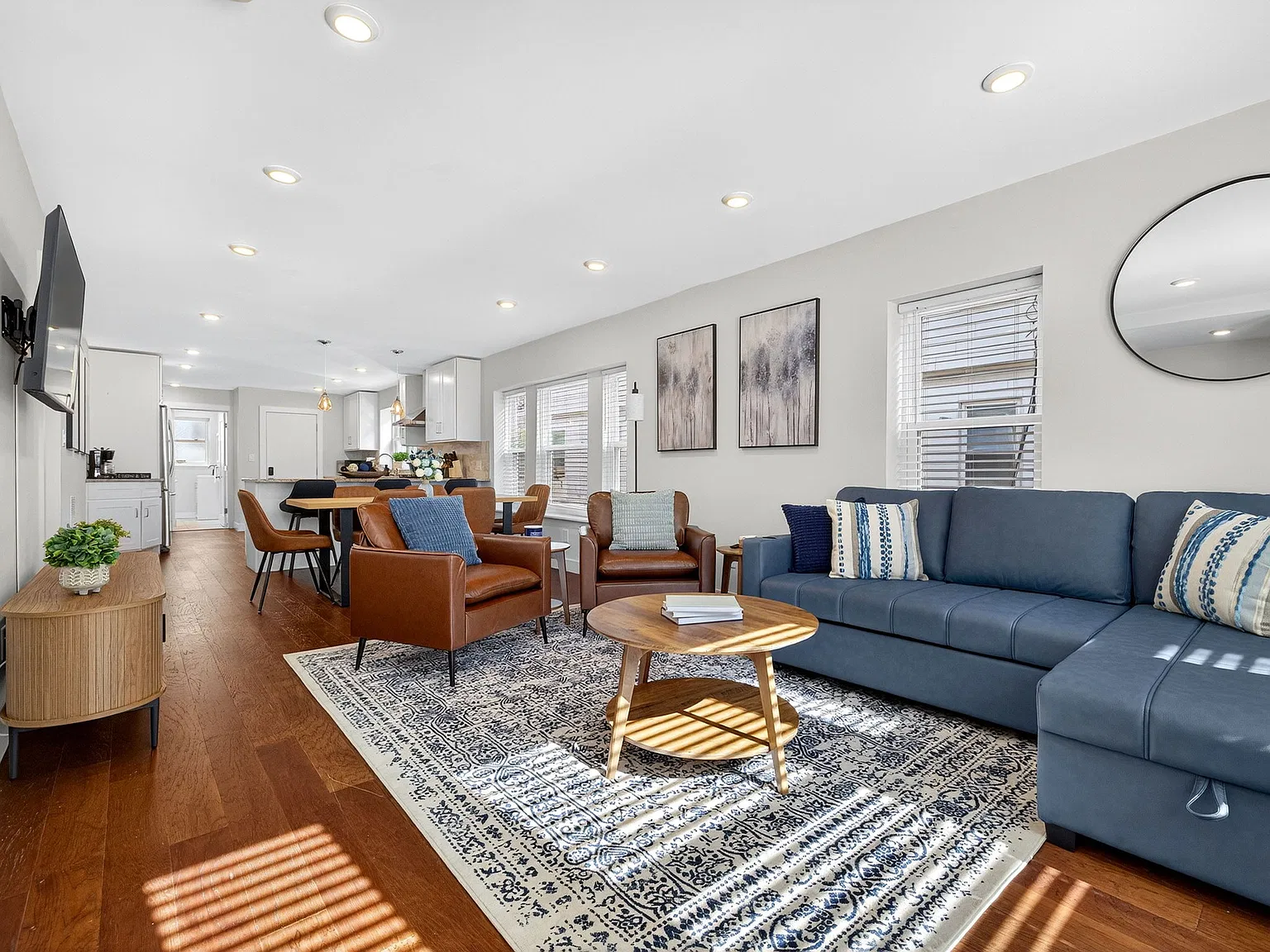 3 bed, 1300 sqft, $5,500 — Photo 1