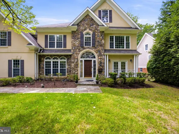 5818 Bradley Blvd, Bethesda, MD 20814