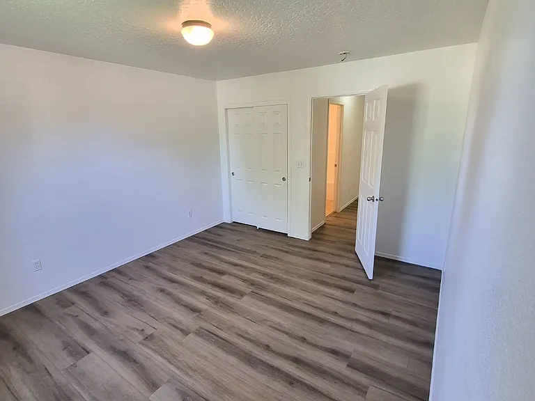 217 Midvale Ave — Photo 14