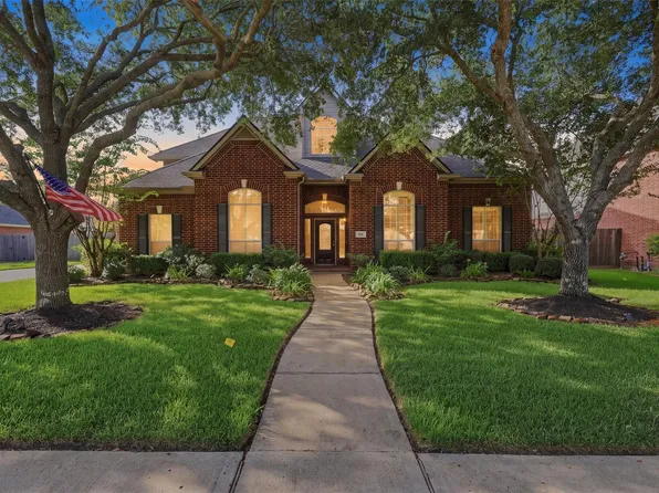 316 Falcon Lake Dr, Friendswood, TX 77546