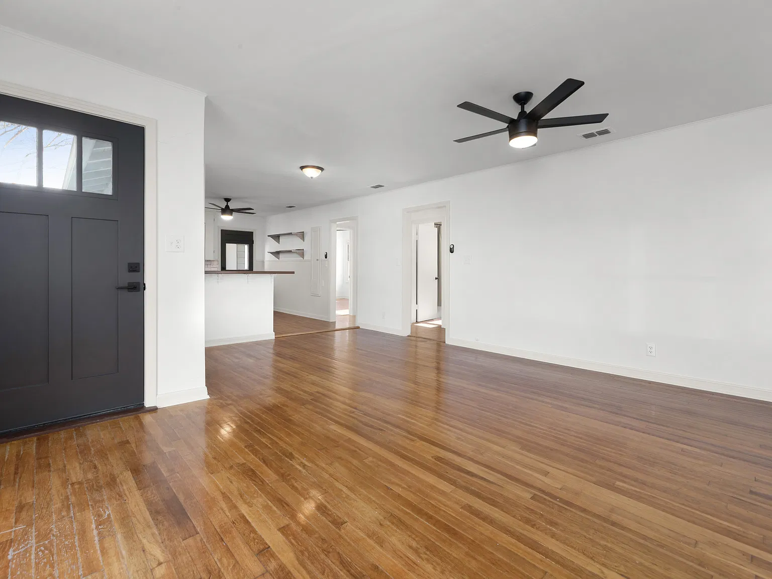 2 bed, 920 sqft, $2,400 — Photo 3
