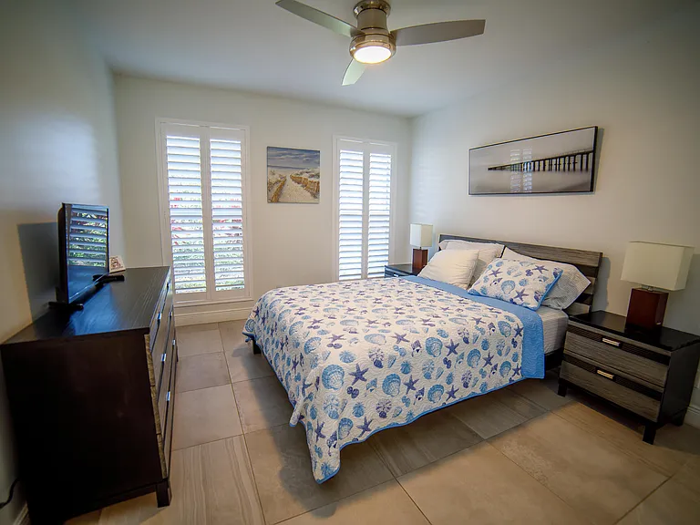 900 Cosmos Ct — Photo 18