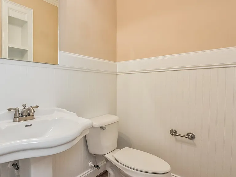 221 Worthington Ct — Photo 19