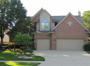 1302 Welland Dr, Rochester, MI 48306