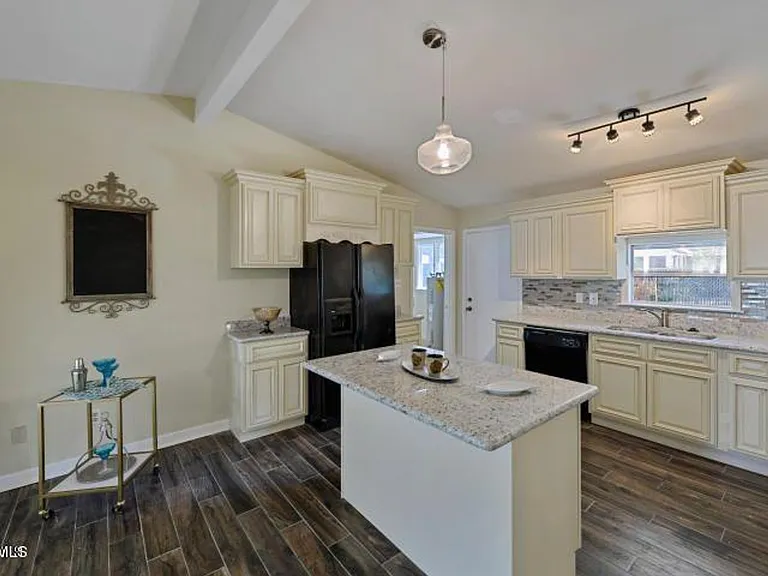 320 Lakeview Blvd — Photo 15