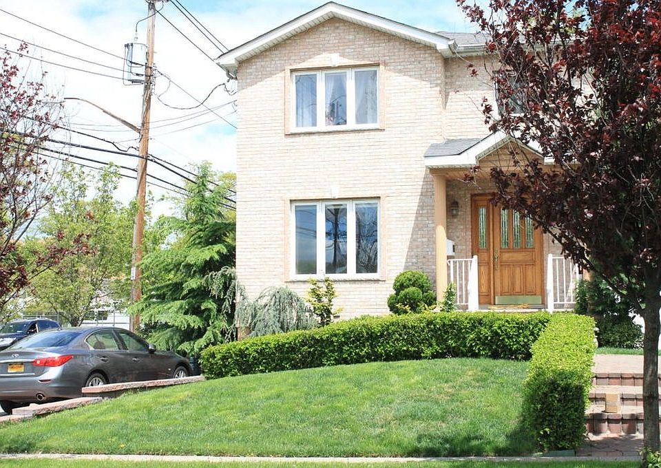 1st image of 270 Oakdale St