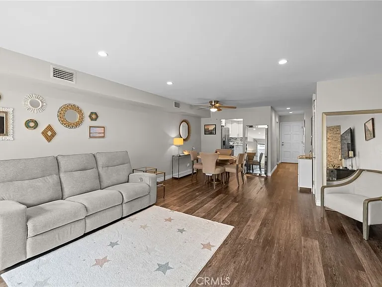 545 E Cypress Ave #F — Photo 12