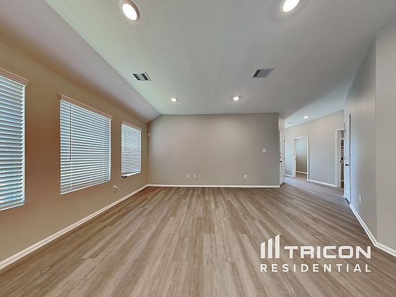 3rd image of 10487 Pineland Dr