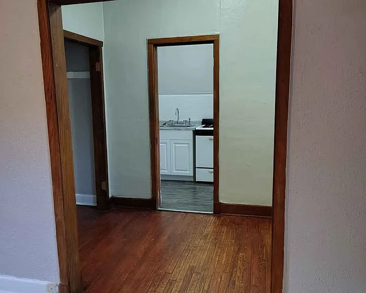 Devonshire Apartments at 1107 Pennsylvania St — Photo 14