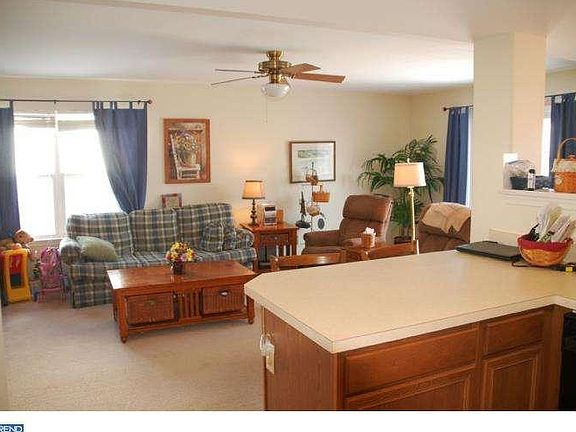 4th image of 613 Warren Dr