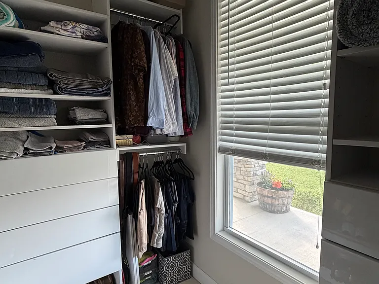 256 Bassett Ave — Photo 12