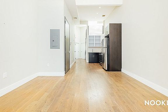 2nd image of 270 Jefferson St APT 3L