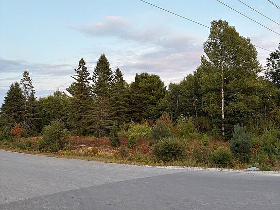 2nd image of 13 Bancroft Ridge Dr